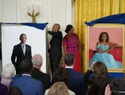 Barack Obama e Michelle inauguram com atraso retra