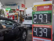 Preço da gasolina cai mais 2,5% e se aproxima de R
