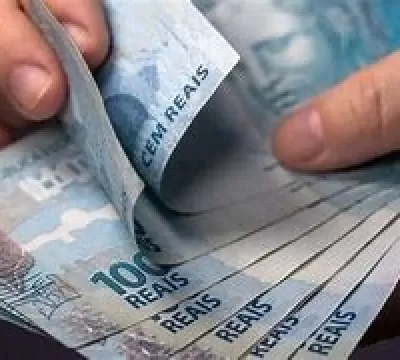 Salário mínimo de R$ 1.412 entra em vigor nesta se