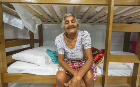Idosa de 75 anos é resgatada pela Defesa Civil de 
