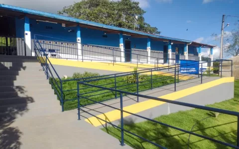 Governo de Alagoas entrega três escolas, sendo uma