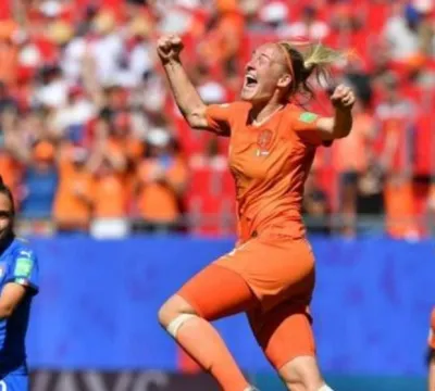 Holanda bate Itália e é semifinalista da Copa do M