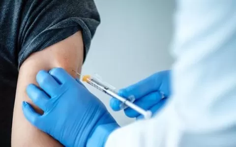 Mais de 40 países já iniciaram vacinação contra Co