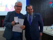 Presidente Otávio Lessa recebe Medalha de Mérito R