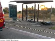 Homem morre queimado em ponto de ônibus.