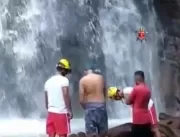 Homem morre após queda de 30 metros em cachoeira