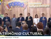 No Planalto, Bolsonaro oficializa forró como patri