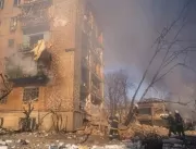 Russos atacam Kharkiv e Kiev, com mortes, e área d