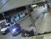 Vídeo. Homem derruba motoqueiro na voadora e depoi