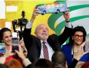 Lula visita fábrica de empresário que confessou pr