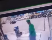Vídeo: homem é preso por agredir a esposa e efetua