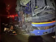 Duas pessoas morrem e 23 ficam feridas em acidente