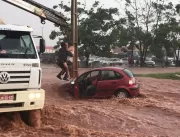 Vídeos mostram resgate de motoristas ilhados duran