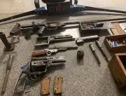 Polícia desarticula fábrica de armas e munições