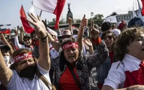 Insatisfação no Peru coloca viabilidade do governo