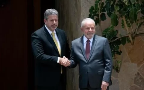 Lula se reúne com Lira em meio à tensão para aprov