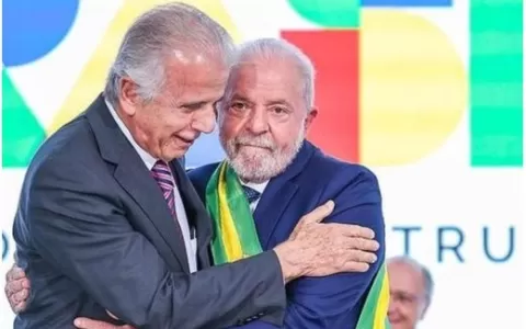 Lula se reúne com cúpula das Forças Armadas para d