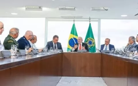 Aliados de Lula comemoram exoneração de general e 