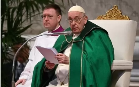 Papa Francisco afirma que homossexualidade não é c