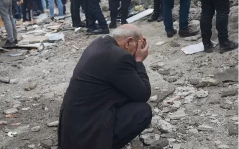 Turquia sofre 3º terremoto em menos de 24 horas; t