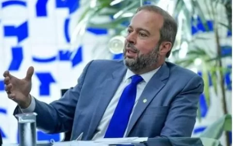 Ministro promete “cautela” ao tratar da política d