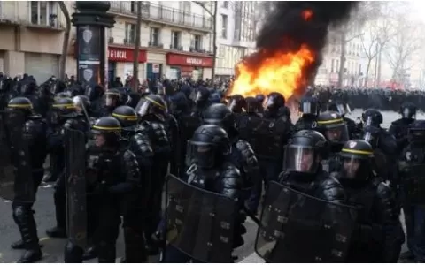 Milhares vão às ruas na França protestar e manter 