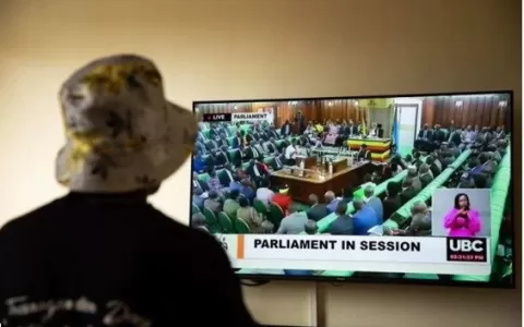 Parlamento de Uganda aprova lei para a prisão perp