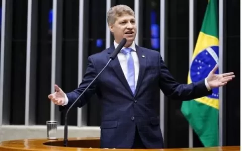 Novo entra com ação contra Lula por prevaricação a