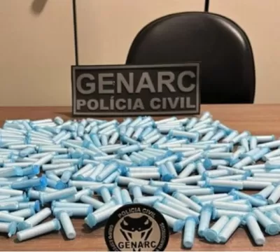 Polícia encontra 300 cápsulas de cocaína em air fr