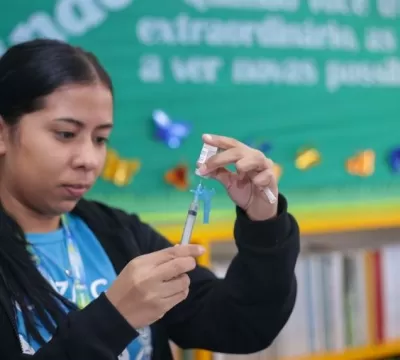 Alunos de escola na Asa Sul recebem vacina contra 