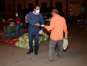 Moradores de Planaltina recebem cestas e máscaras 