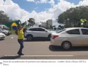 Manifestantes fazem protesto pró-Bolsonaro e contr