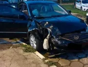 Motorista provoca acidente, foge, bate em viatura 