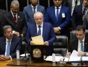 Empossado, Lula diz que “democracia venceu” e “roda da economia vai voltar a girar”. Siga