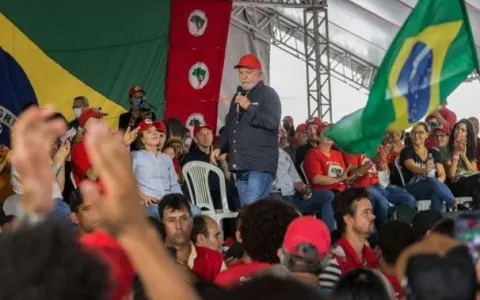 Lula coloca MST no Conselhão em meio a crise por ocupações