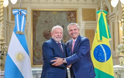 Folha critica Lula por socorro à Argentina