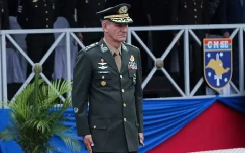 Chefe do GSI, general Amaro critica PEC para tirar