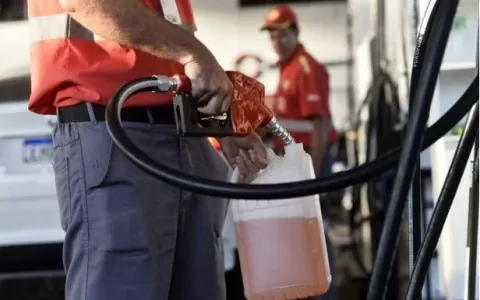 Petrobras anuncia redução no preço do diesel, gaso