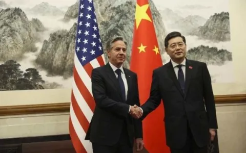 China remove ministro das Relações Exteriores sumi