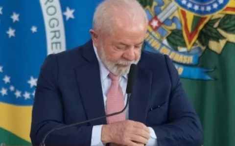 Lula assina decreto que autoriza Brasil a comprar 