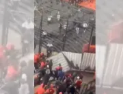Vídeo: torcida do Corinthians briga após sofrer ra