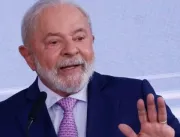 Lula encerra viagem a África e volta ao Brasil com