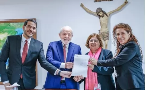 Lula aprova texto que impõe demissão a servidores 