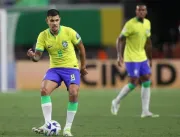 Sem Paquetá, Bruno Guimarães é maestro de Diniz na Seleção