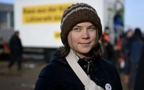 Greta Thunberg será julgada novamente por suas açõ