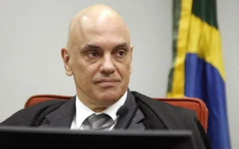 Moraes vota para condenar mais 8 bolsonaristas a p