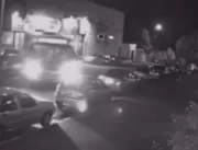 Homem furta ônibus e atinge veículos estacionados 
