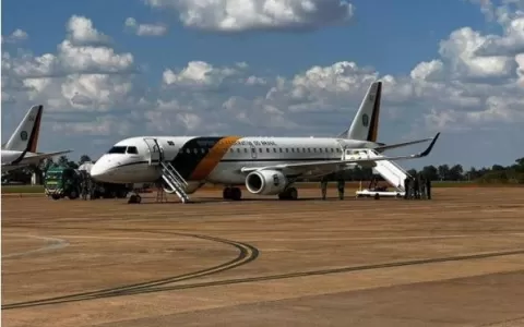 Avião presidencial chega ao Egito para levar ajuda
