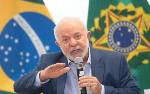 Sem citar Milei, Lula diz “não ter que gostar” do 