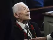 Jimmy Carter, de 99 anos, comparece ao funeral de 
